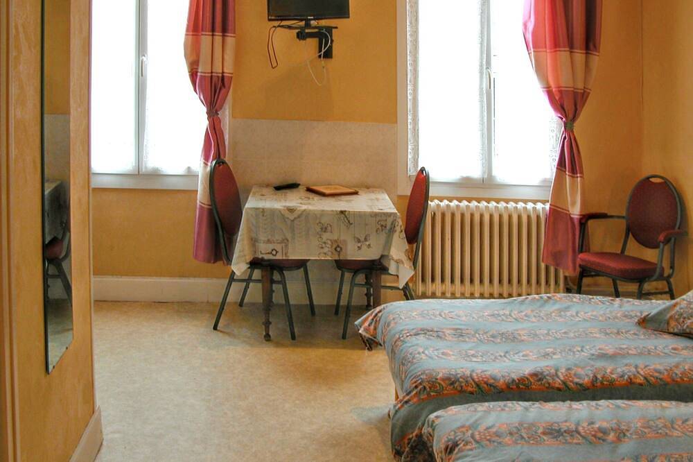 Apartamento entero, Homerez - Estudio en Néris-les-Bains in Néris-les-Bains, Región de Montluçon