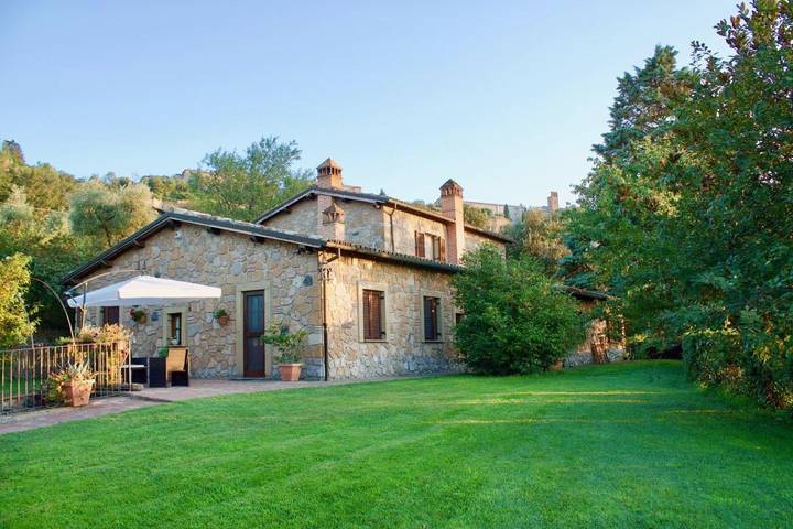 Casa vacanza per 3 persone, con Idromassaggio e Giardino nonché Piscina e Panorama a Orvieto