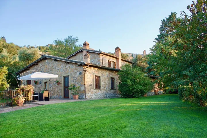 Maison d’hôte pour 3 personnes, avec piscine ainsi que vue et jardin, animaux acceptés - 1