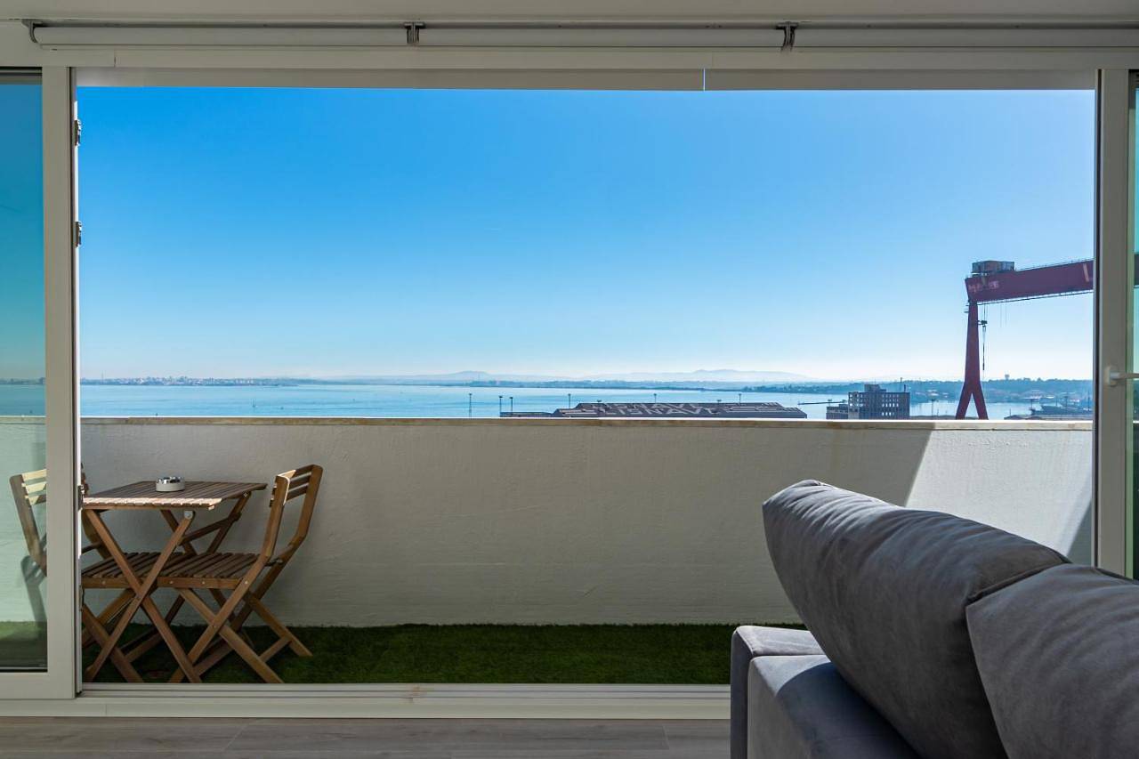 Apartamento inteiro, Two-Bedroom Apartment in Cacilhas, Almada