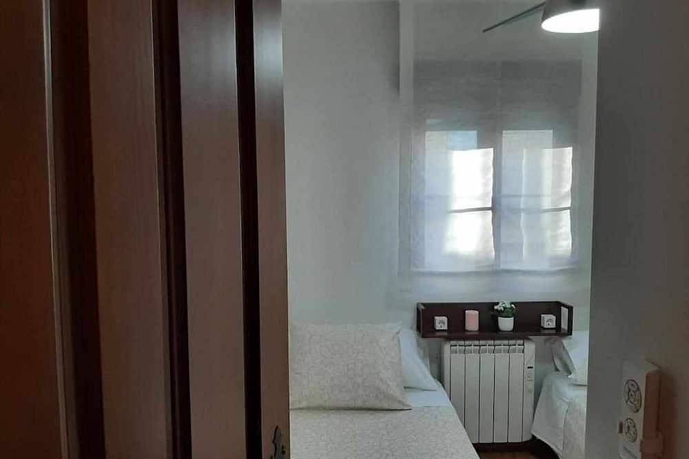 House with patio and fireplace in Piedralaves in Piedralaves, Ávila Region