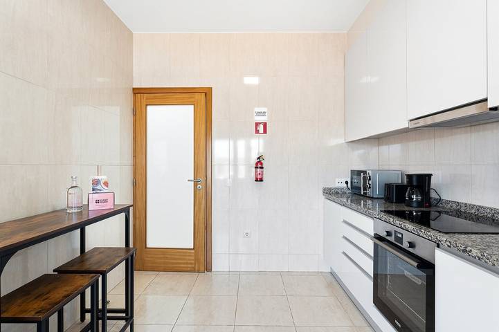 Geheel appartement, Vakantieappartement voor 4 personen met balkon in Árvore, Porto District