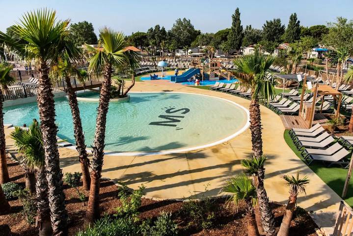 Wohnwagen für 6 Personen, mit Terrasse und Kinderpool in Les Ayguades - 2