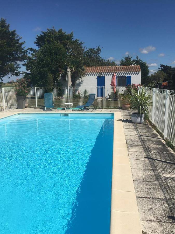 Double Room with Pool View in Beauvoir-sur-Mer, Vendée