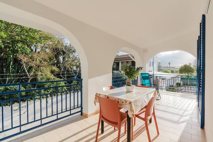 Ferienhaus für 5 Personen, mit Balkon und Garten