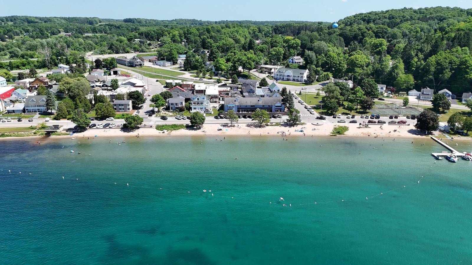 Ganze Wohnung, Lil's on the Lake - On Crystal Lake & Dog-Friendly in Beulah (MI), Benzie County