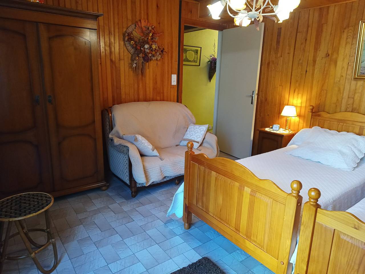 Apartamento entero, Encantador apartamento junto al lago, planta baja con parking y wifi in Beaumont-du-Lac, Región de Limoges