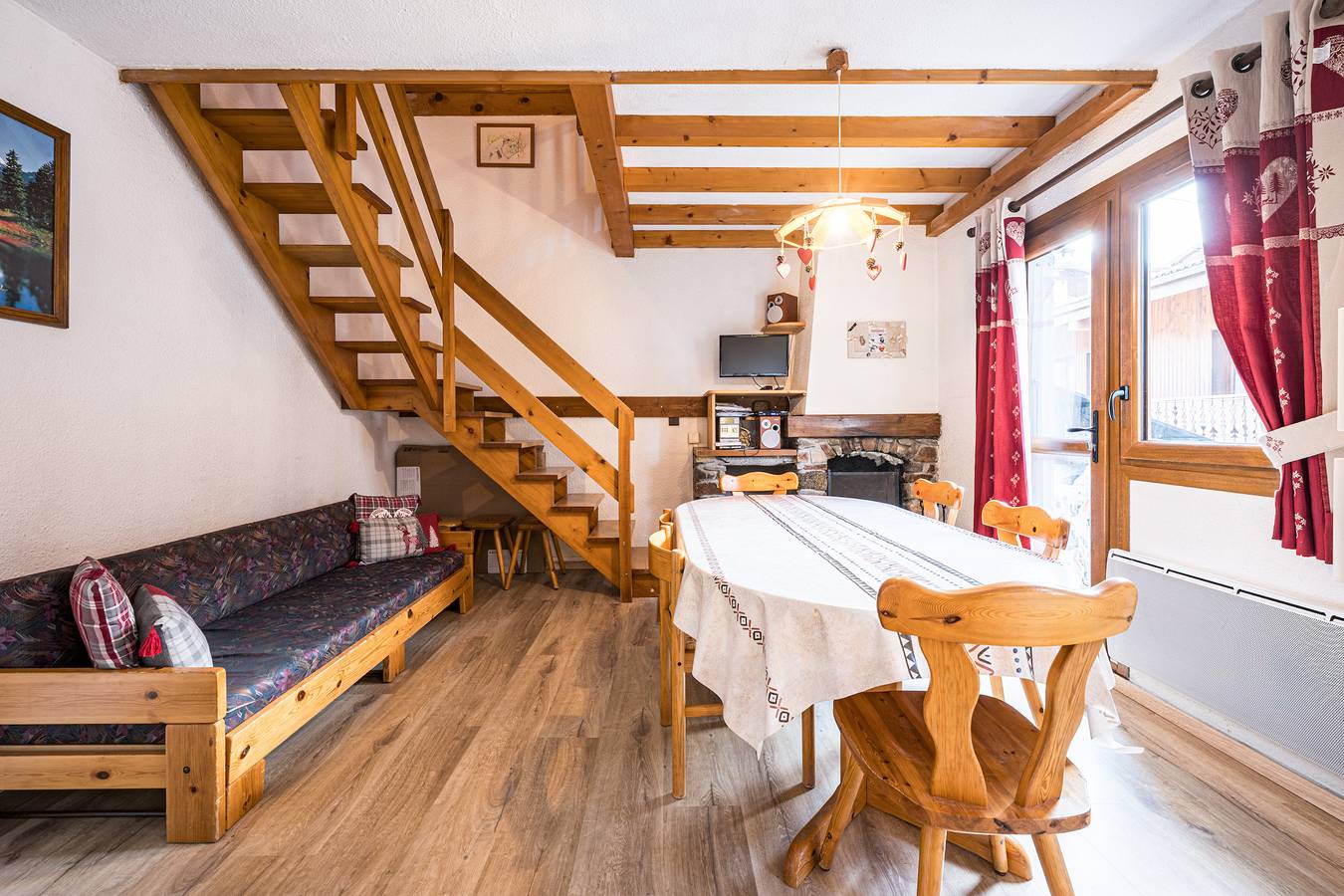 Apartamento entero, Apartamento 'L'esterelle' con vistas a la montaña y terraza privada in La Plagne, Bellentre