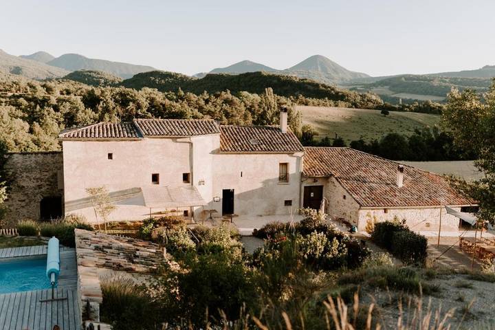 Chambre d’hôte pour 15 personnes, avec jardin et vue ainsi que piscine et bassin pour enfant