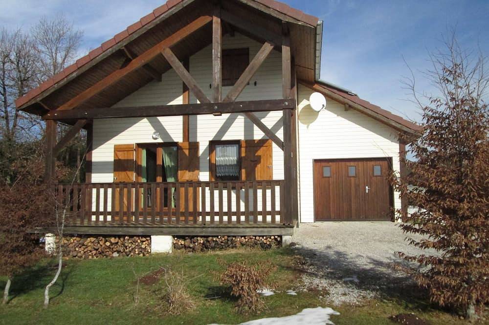Chalet Classé 3 Étoiles par L'office du Tourisme du Jura, 6/8 Personnes in Moirans-en-Montagne, Regionaler Naturpark Hochjura