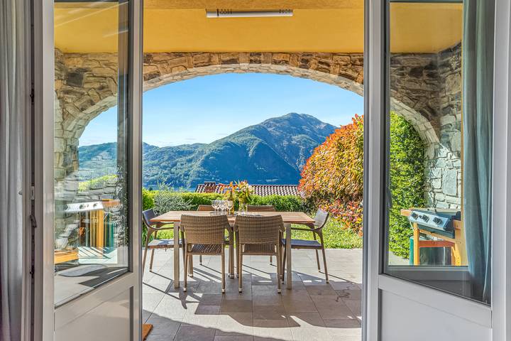 Villa für 8 Personen, mit Kinderpool und Seeblick sowie Pool und Balkon - 1