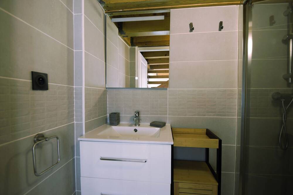 Apartamento entero, Apartment in Aubenas town center, cozy style, office, internet, netflix in Aubenas, Ardèche