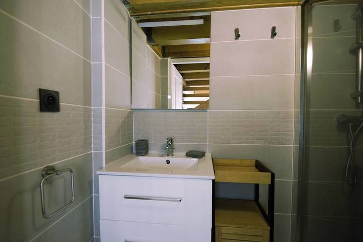 Entire apartment, Apartment in Aubenas town center, cozy style, office, internet, netflix in Aubenas, Ardèche