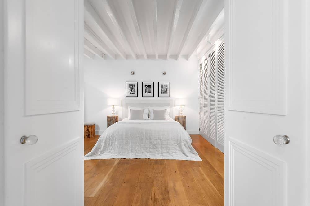 Luxury townhouse with garden and heated pool. in Selva, Majorca Center