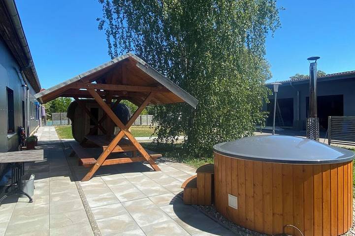 Ferienhaus für 22 Personen, mit Garten und Whirlpool sowie Sauna und Terrasse, mit Haustier in Oberuckersee