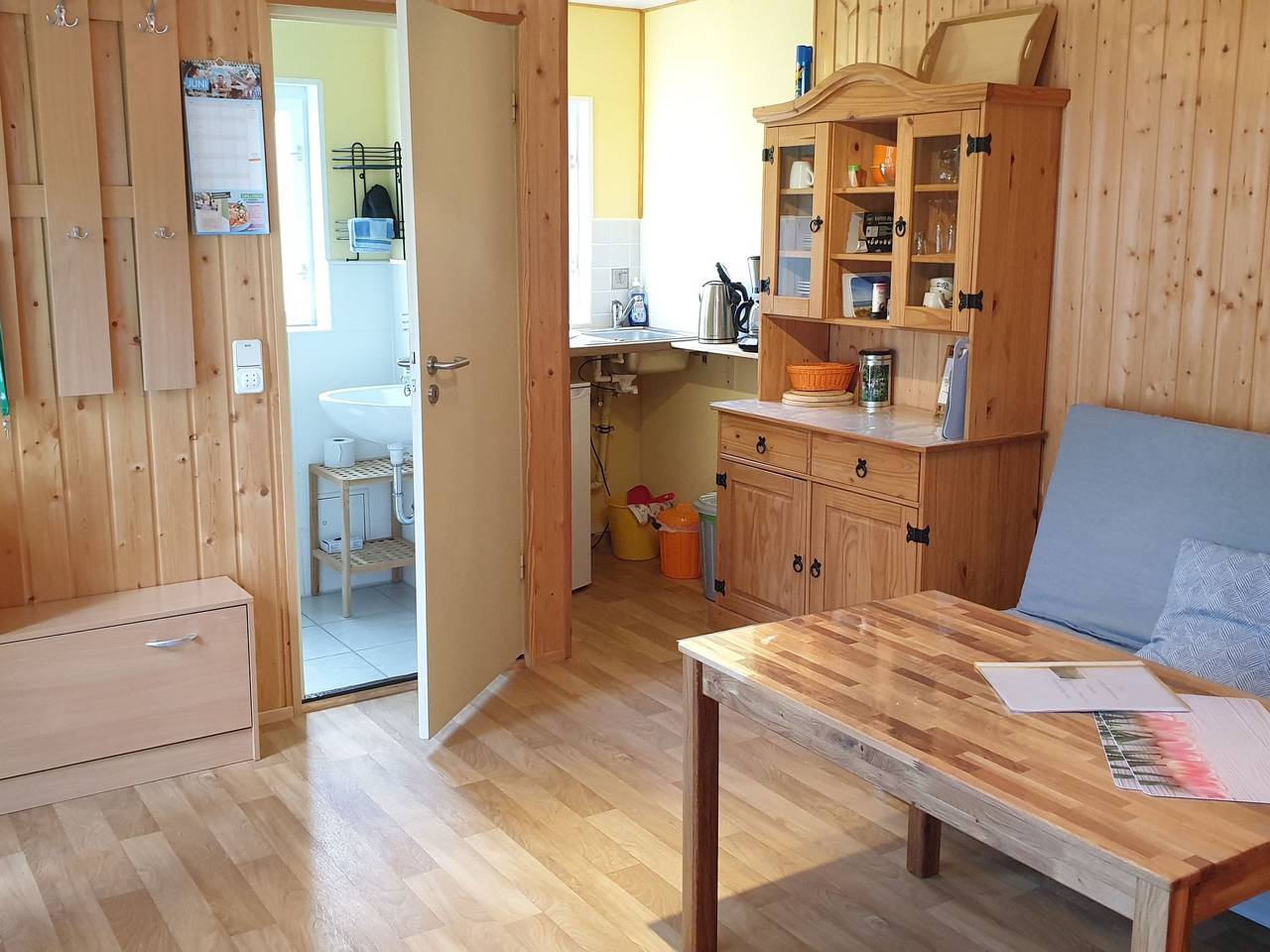 Ganze Wohnung, Holz-Bungalow mit Terrasse in Borkheide, Mittelmark