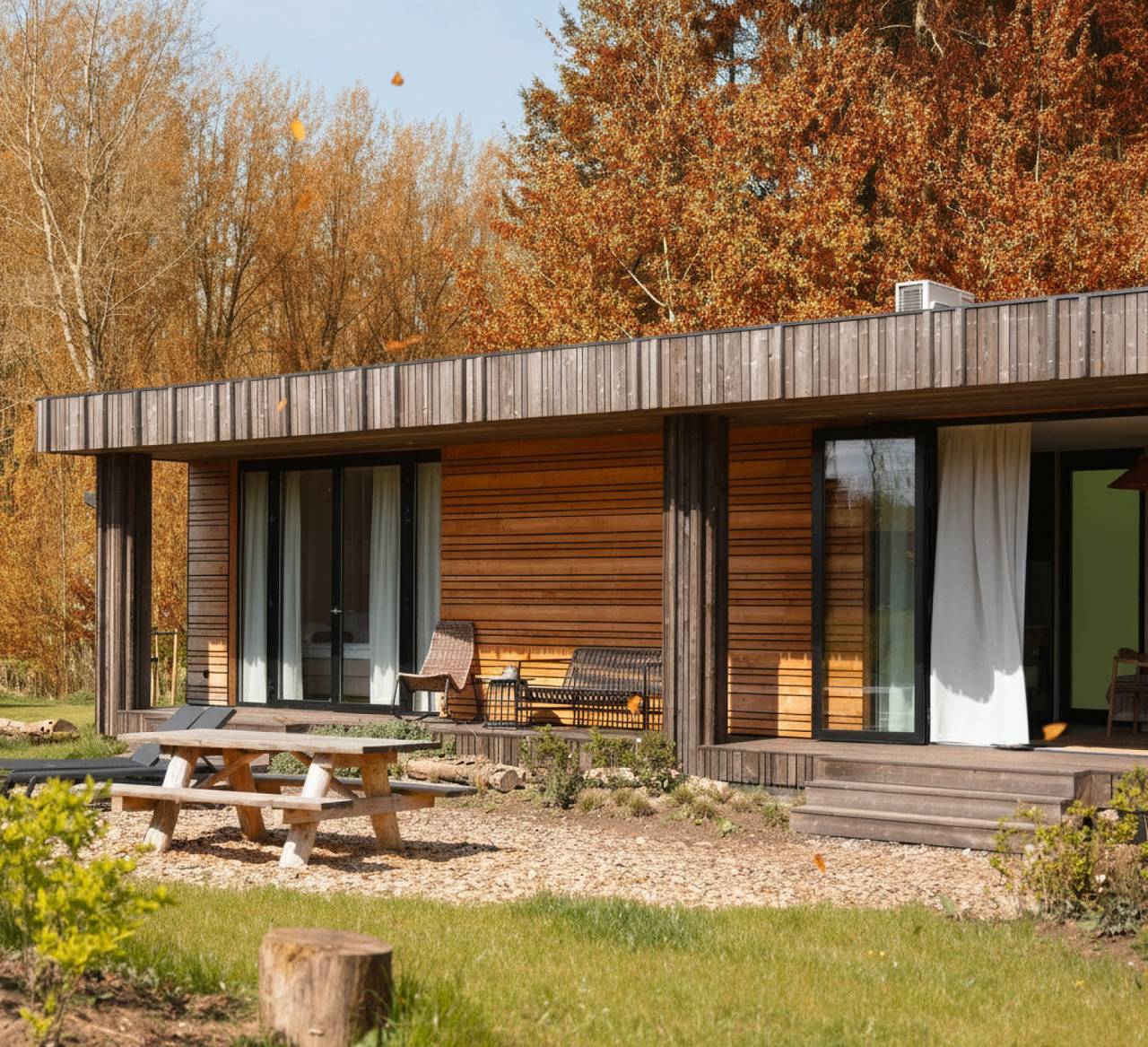 Heerlijke 4 persoons Lodge met houtgestookte Hottub nabij Zeewolde in het Horsterwold in Flevoland