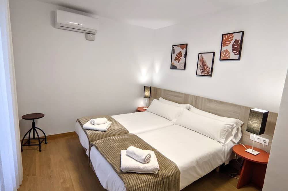 Entire apartment, Apartment-Jurásico-Deluxe-Ensuite with Shower-Balcony in Teruel, Teruel Region