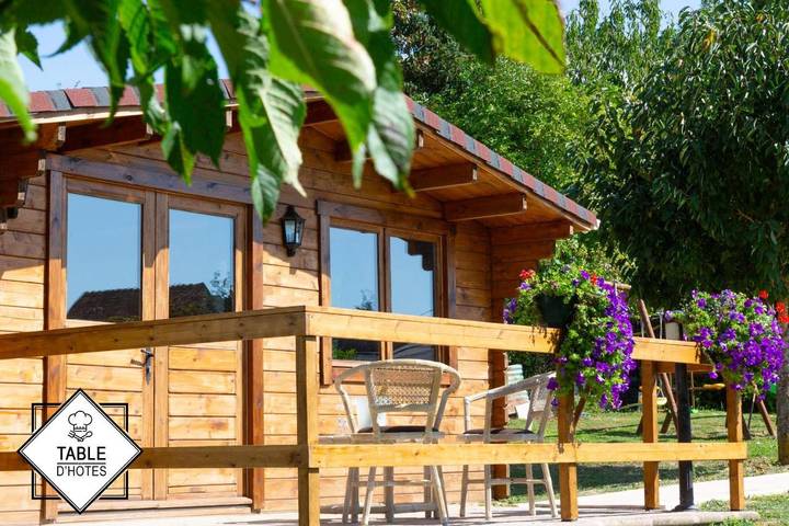 Maison d’hôte pour 2 personnes, avec Balcon et Terrasse ainsi que Jacuzzi et Jardin à Villeperrot