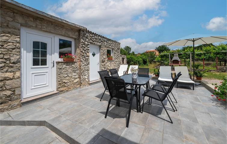 Gemütliche 2-Zimmer-Wohnung mit Terrasse in der Nähe des Stadtzentrums und zahlreicher Restaurants in Presika, Ostküste Istrien