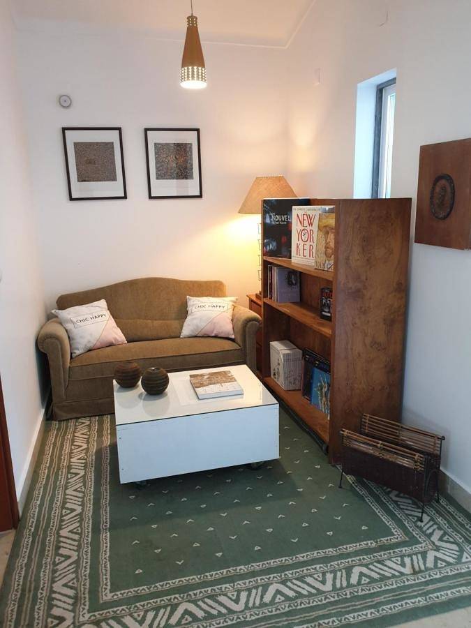 Six-Bedroom House in Aroeira, Corroios