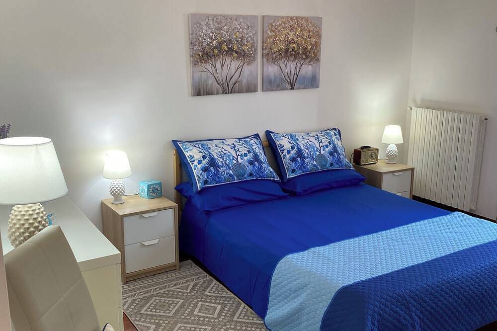 Spaziosa casa vicino al centro con giardino, forno a pizza, parcheggio privato in Sabaudia, Agro Pontino