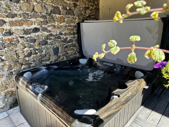 Location de vacances pour 6 personnes, avec piscine ainsi que terrasse et jacuzzi, animaux acceptés à Langeac - 3