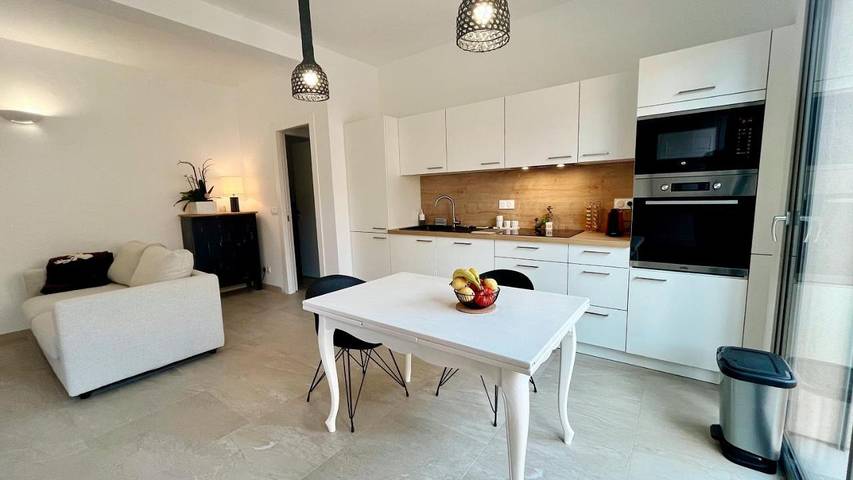 Gîte pour 4 personnes, avec jardin dans Plage de la Baumette - 2