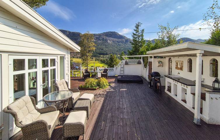 Ferienhaus für 9 Personen mit Terrasse in Vikebygd, Vindafjord