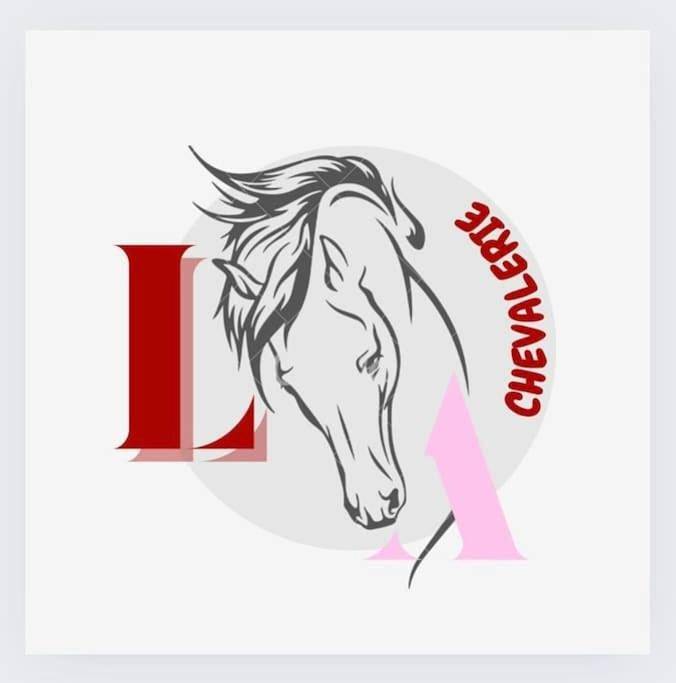 Location de vacances pour 15 personnes, avec vue et jardin à Chapdeuil