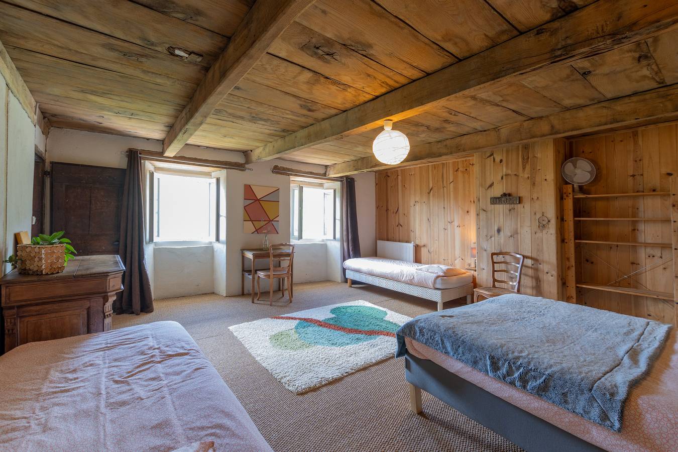 Appartement entier, Appartement 'La Ferme De Chalas - Appart'chambre' avec piscine partagée, terrasse partagée et Wi-Fi in Valgorge, Parc naturel régional des Monts d'Ardèche