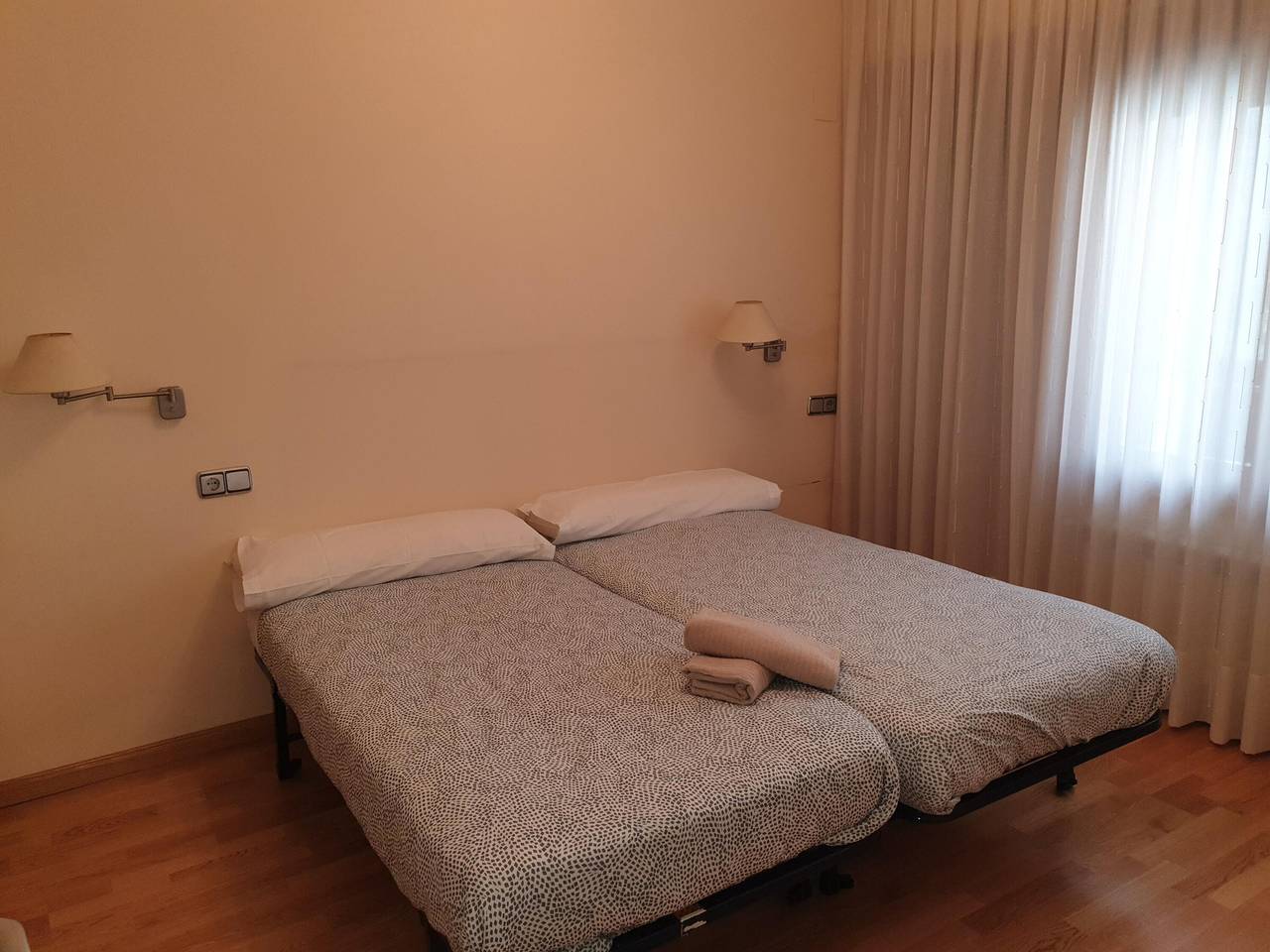 Appartement entier, Appartement central à Jaca avec balcon, 3 chambres, 2 salles de bains, parking inclus in Jaca, Pyrénées espagnoles