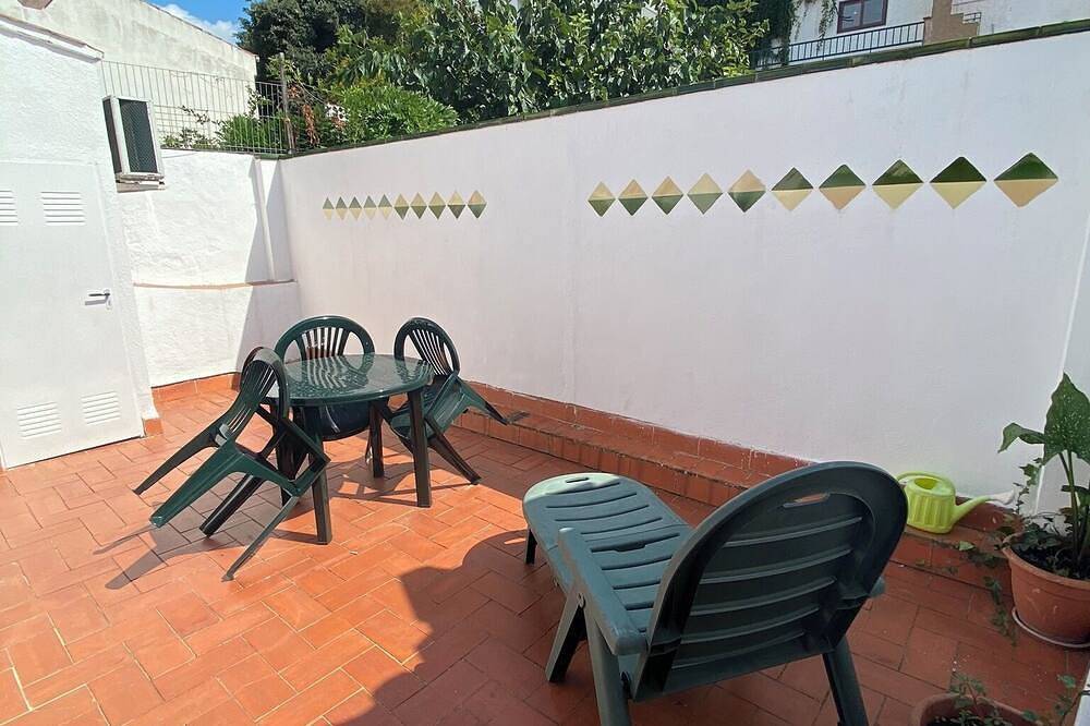 Entire apartment, Ideal Apartment For 2 With Terrace in Canet de Mar, Costa del Maresme