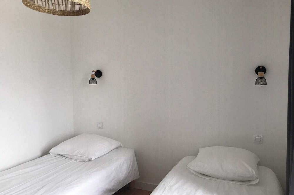 Downtown duplex 120m2, facing Saint Pol de Leon cathedral. in Saint-Pol-de-Léon, Ceinture Dorée