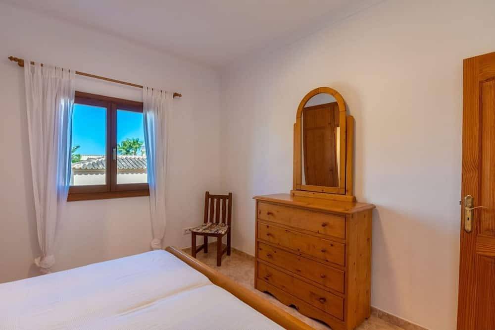 Entire apartment, Cosy apartment for 4 people with A/C, Wifi, pool, Tv, terrace and parking in Cala Santanyí, Santanyí