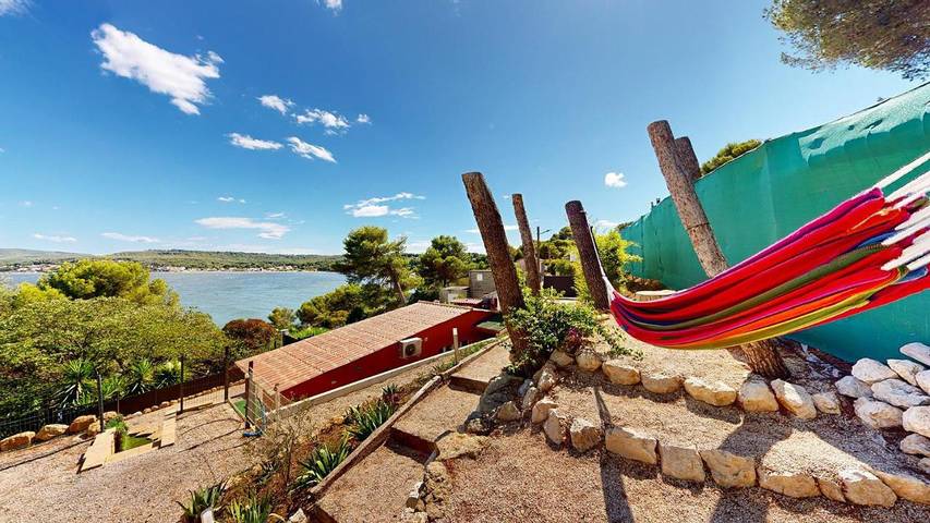 Maison de vacances pour 4 personnes, avec Jacuzzi et Terrasse ainsi que Piscine et Vue