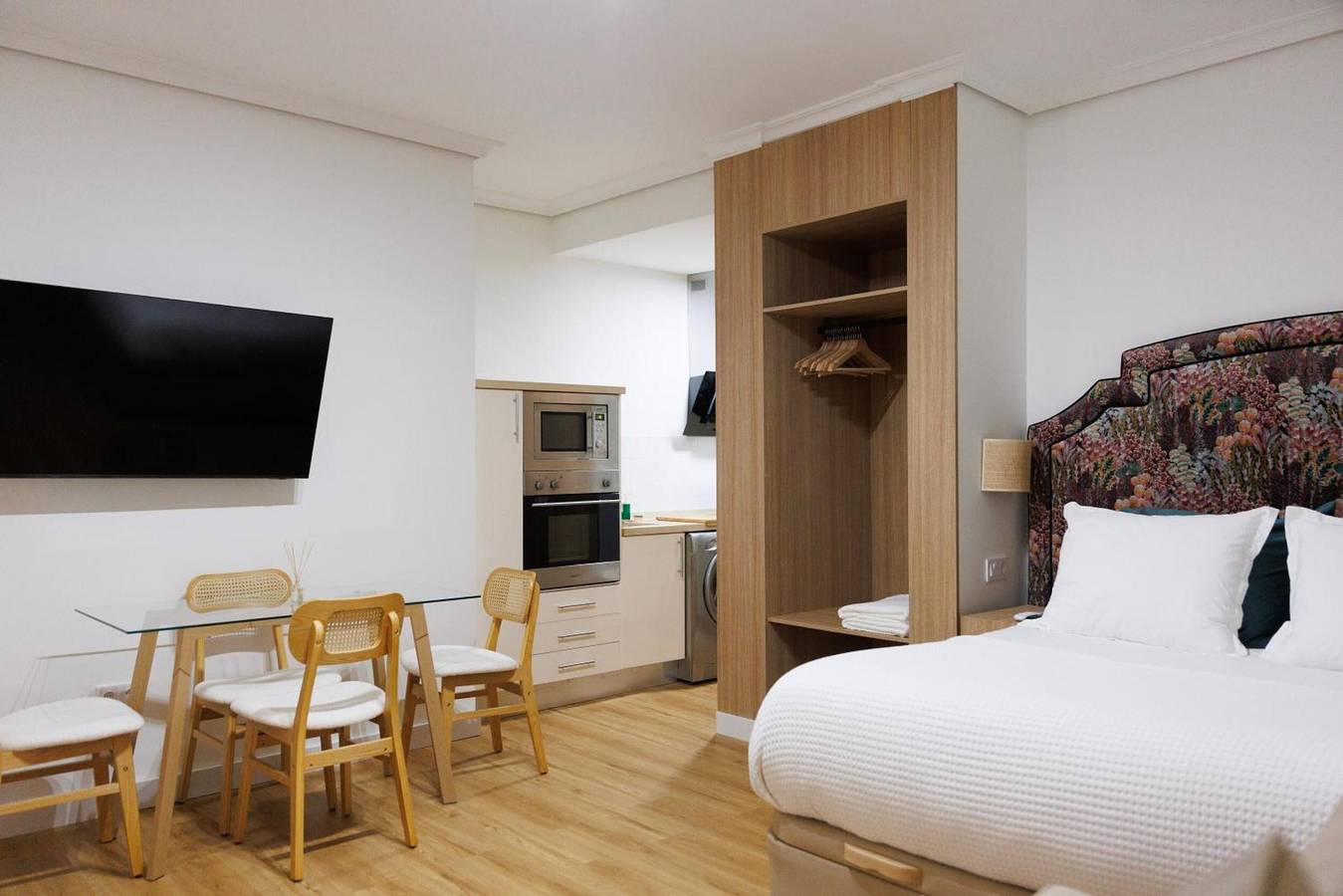 Apartamento inteiro, Loft de Luxo Estiloso com Varanda no Bairro Alfalfa de Sevilha in Casco Antiguo, Sevilha
