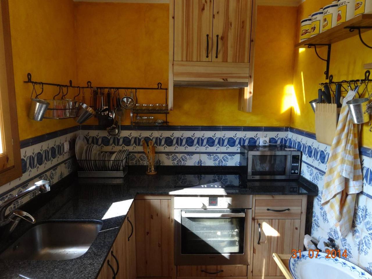 Casa Montenegro: Rural Retreat with Mountain Views, Garden, and Bbq in Navarri, Foradada del Toscar