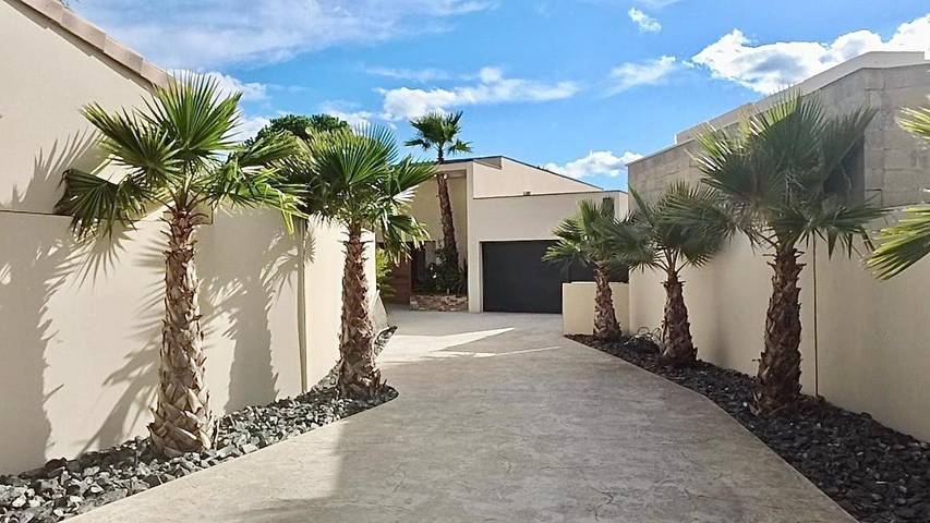 Location de vacances pour 10 personnes, avec piscine ainsi que jacuzzi et terrasse à Lieuran-lès-Béziers