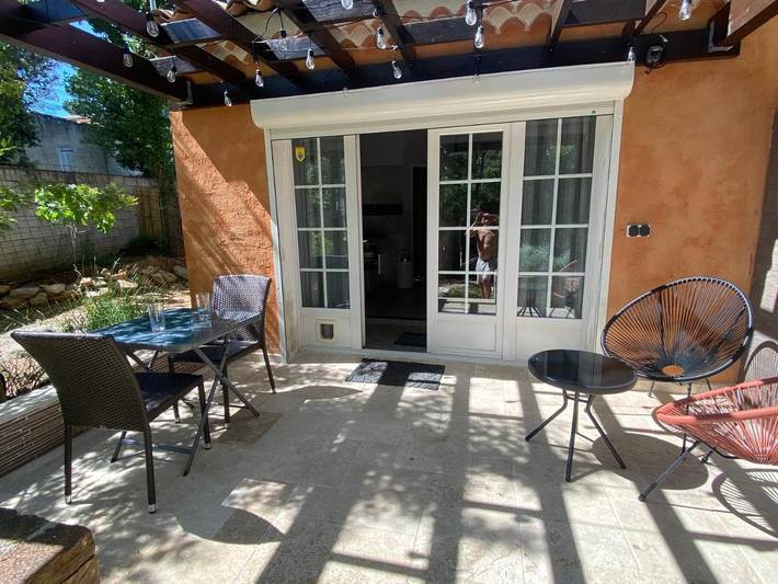 Gîte pour 2 personnes, avec terrasse et piscine à Nans-les-Pins - 3