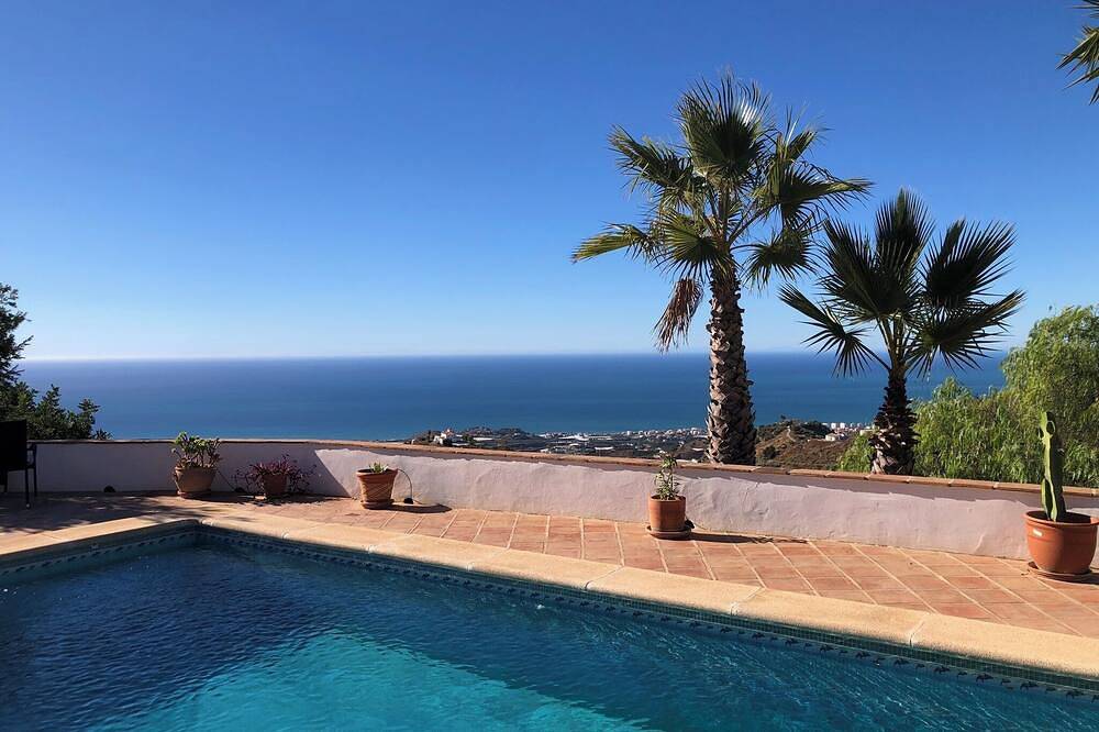 Casa Vista al Mar  mit atemberaubenden Blick auf Mittelmeer und Berge in Sayalonga, Cordillera Penibética