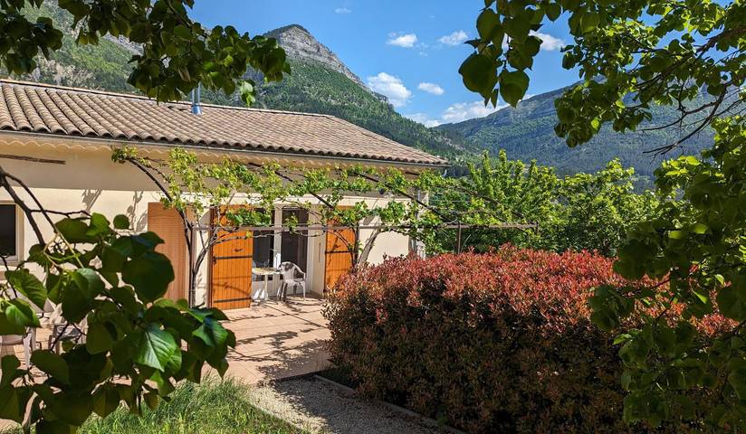 Gîte für 6 Personen, mit Terrasse und Pool sowie Garten