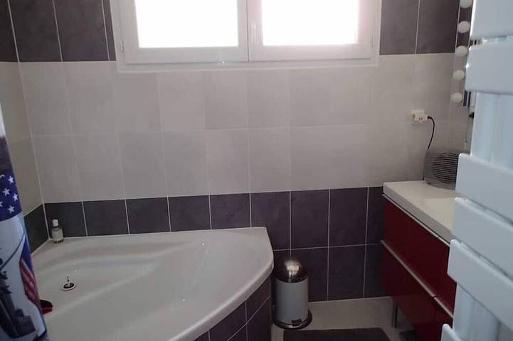 Location de vacances pour 5 personnes, avec terrasse et jardin à Poulx - 3