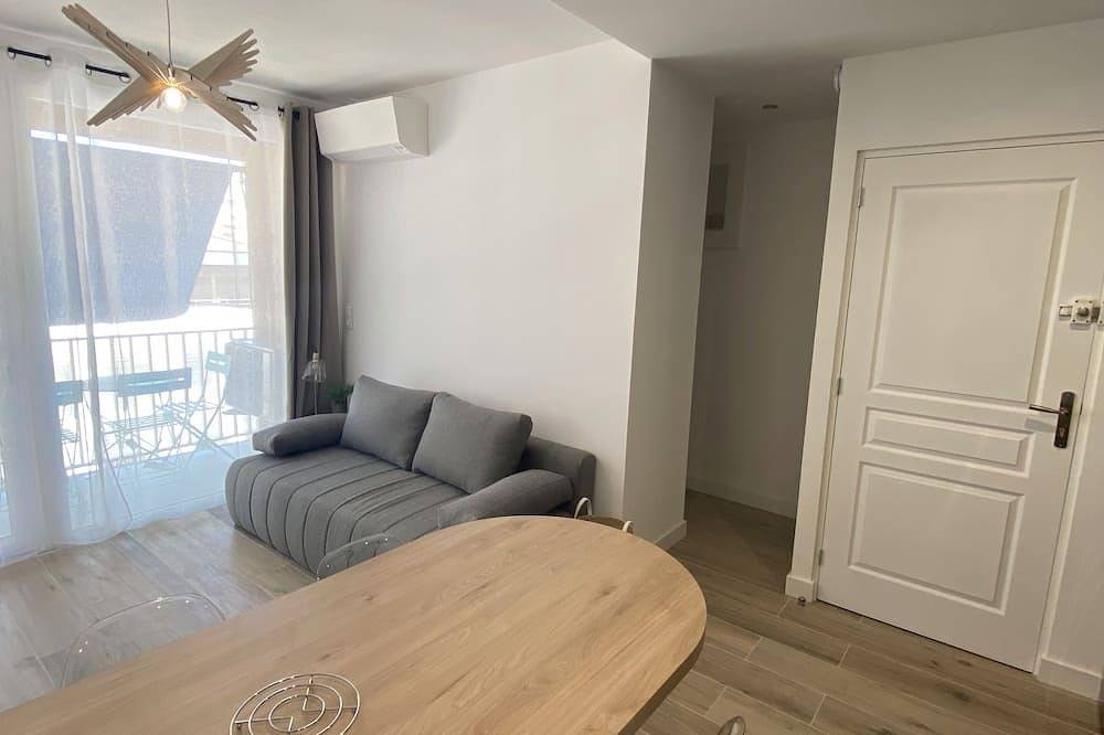 Appartement entier, Ajaccio magnifique t2 neuf 4p centre ville clim wifi parking privé bord de plage in Ajaccio, Golfe D'Ajaccio