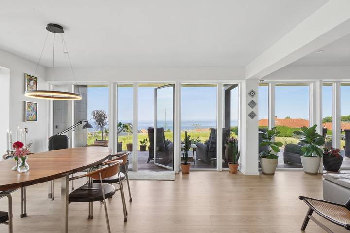 Neues Ferienhaus mit Meerblick und Spa in Tejn, Allinge