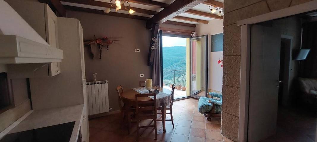 Gîte pour 4 personnes, avec terrasse et vue à Lucinasco - 2
