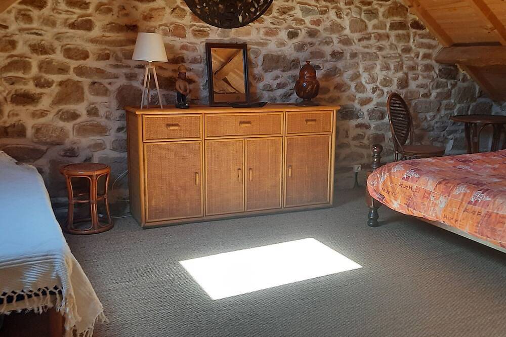 Exceptional gîte on the banks of the river Lot in Capdenac-Gare, Massif Central