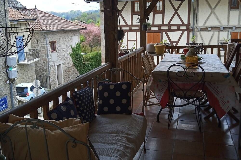 Maison de charme dans village de caractère in Laroquebrou, Région d'Aurillac