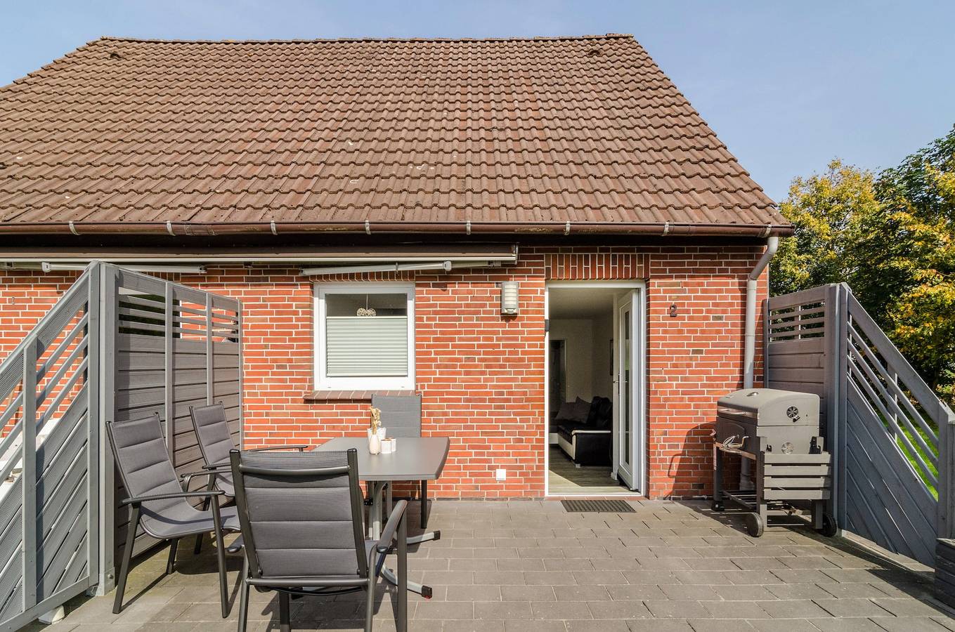 Entire apartment, Holiday Apartment 'Nordsee' with Shared Terrace, Shared Garden & Wi-Fi in Hooksiel, Wangerland