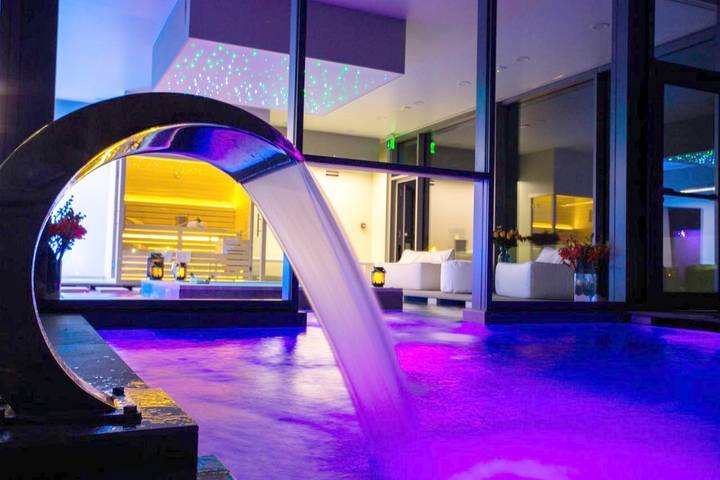 Hôtel pour 2 personnes, avec piscine et jacuzzi ainsi que sauna et jardin